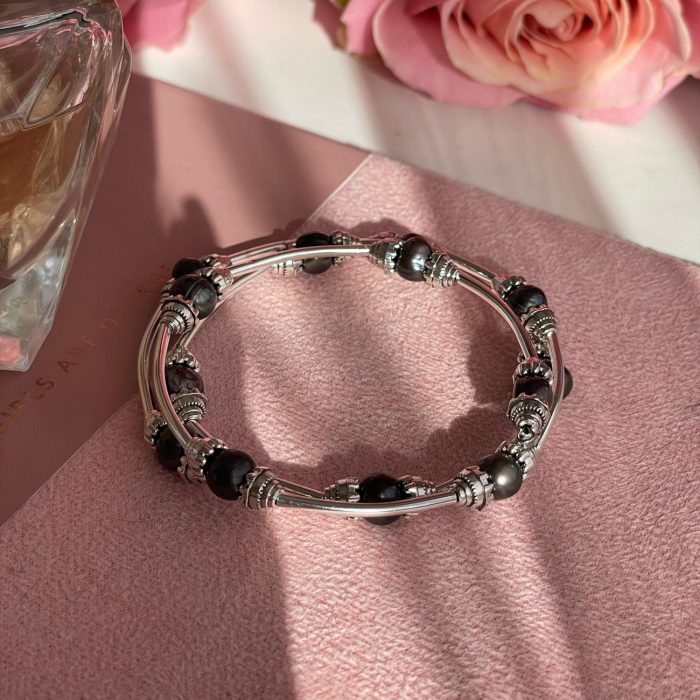 "Chic" Black pearl bracelet, Silver Bangle bracelet, wire pearl bracelet, bridal jewellery