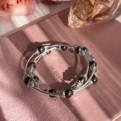 "Chic" Black pearl bracelet, Silver Bangle bracelet, wire pearl bracelet, bridal jewellery