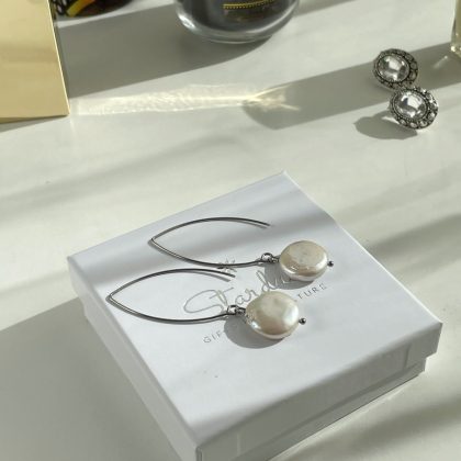 Flat Pearl earrings for braidsmaid