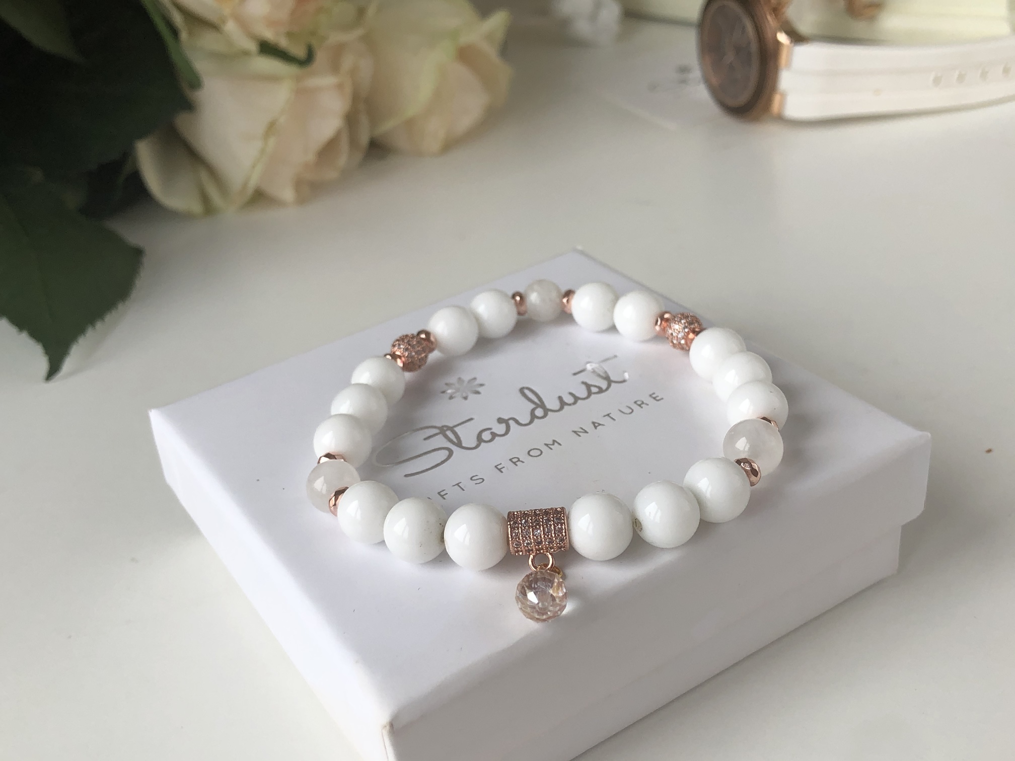 AeraVida White Purity Reconstructed Agate & Simulated Clear Quartz & Cultured Freshwater White Pearl Wrap Bracelet BS-0191-WML 