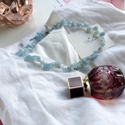 "Romantic" Aquamarine tubmled chips necklace, light blue natural stone necklace