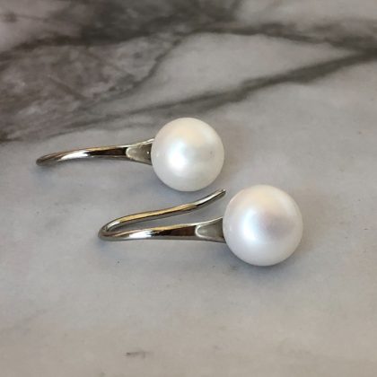 Round pearl earrings dangle