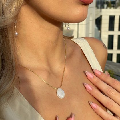 Delicate moonstone necklace