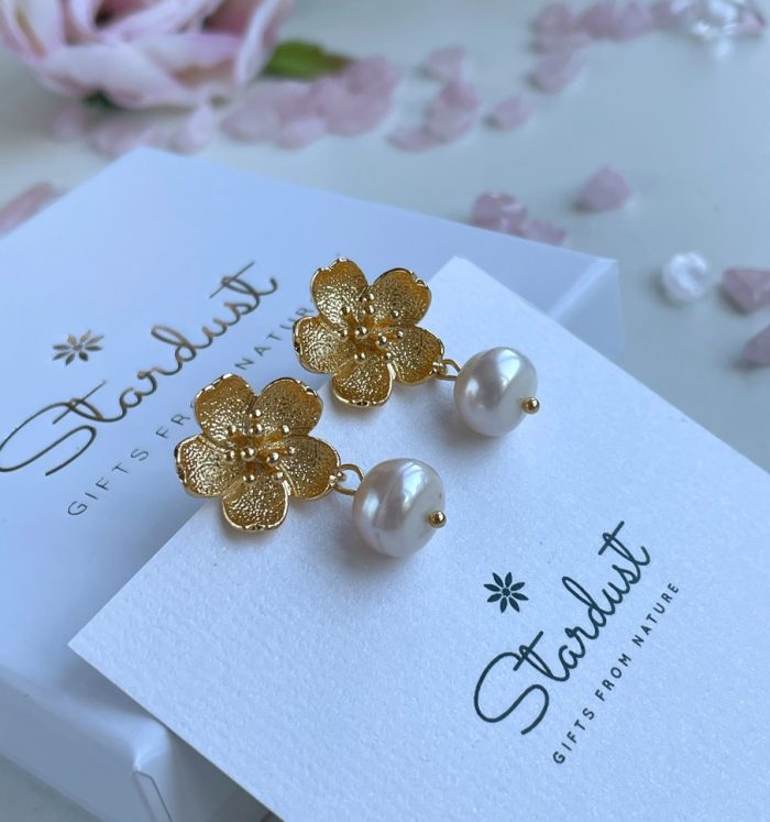 "Coctail earrings" White Pearl earrings and gold flowers