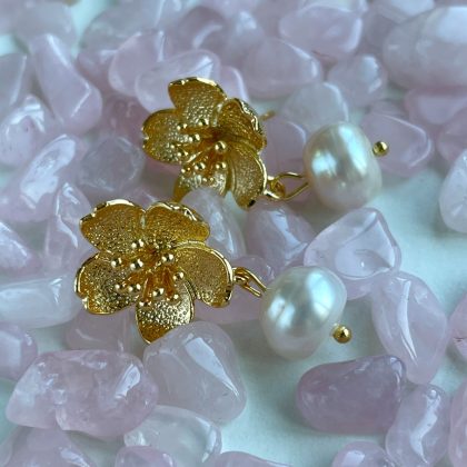 "Coctail earrings" White Pearl earrings and gold flowers