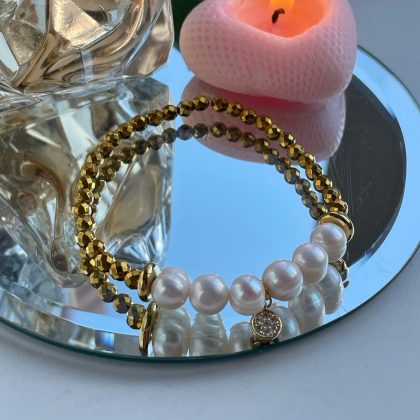Luxury Pearl bracelet with zircon charm