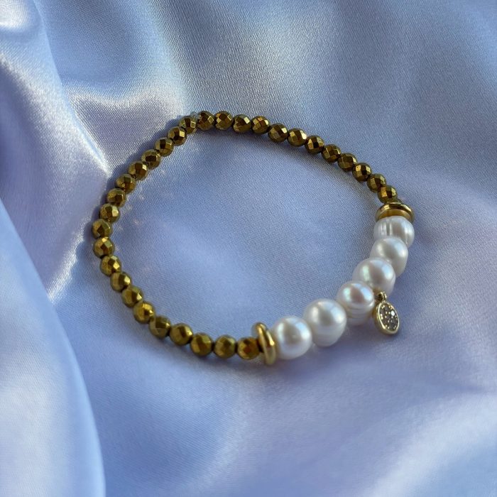 Pearl bracelet with zircon charm for woman
