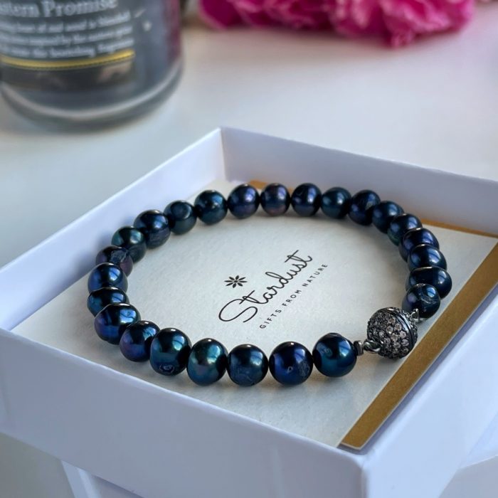 "Chic" Luxury Black pearl bracelet, magnetic clasp closure, minimalist pearl bracelet