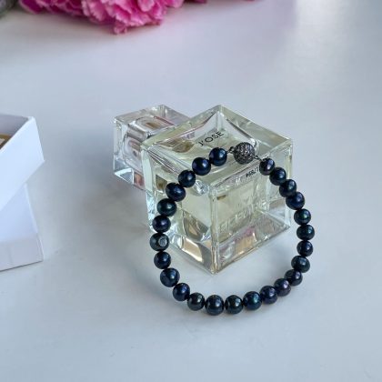 Minimalist black pearl bracelet