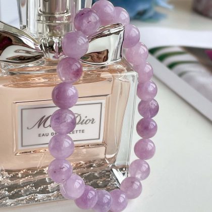 Lavender Amethyst beaded bracelet 8mm, Light Purple bracelet for women