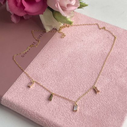 Elegant necklace with rectangle zircons