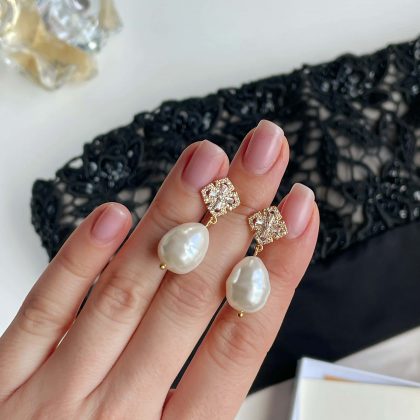 Luxury dangle pearl earrings