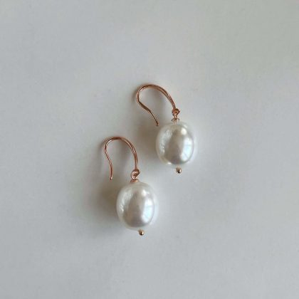 Minimalist pearl earrings rose gold