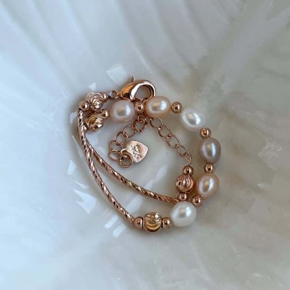 Minimalist rose gold pearl bracelet