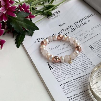 Prenium nroes quartz bracelet with pearls