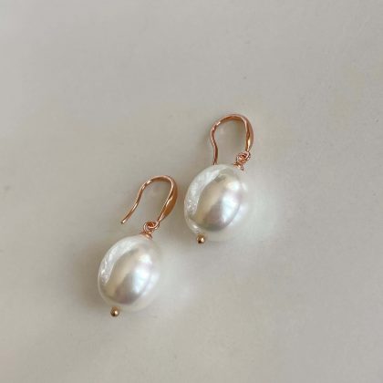 White pearl earrings rose gold
