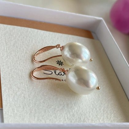 White pearl earrings rose gold Stardust