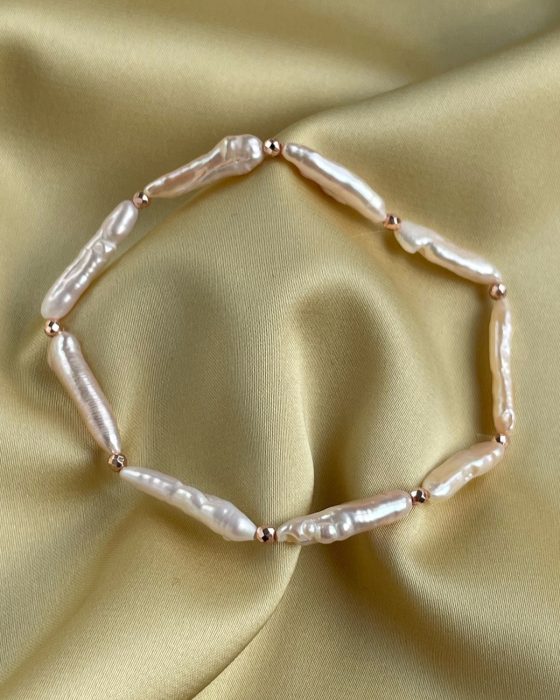 Baroque pearl bracelet with rose gold