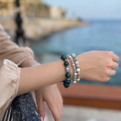 Natural Agate bracelet with howlite chips, grey beaded bracelet 8mm, gift for girlfriend