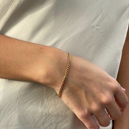 Delicate Gold chain bracelet woman