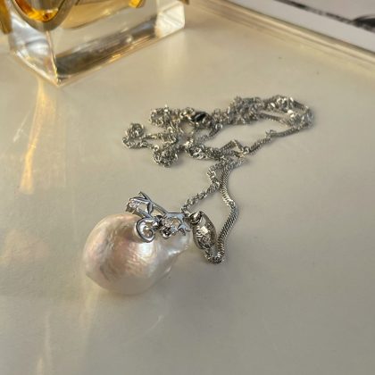 Baroque Pearl pendant flower design