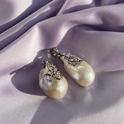 Large Baroque pearls with flower clasp