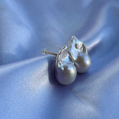 Baqroque pearl earrings flawless pearls