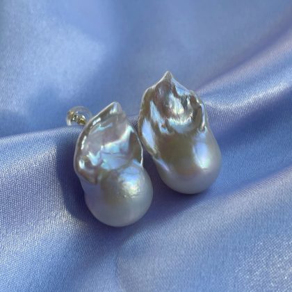 Large Baqroque pearl earrings