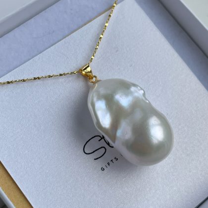 Large Baroque pearl pendant for her