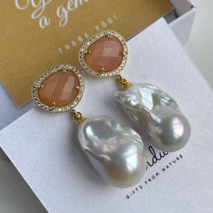 Premium snadstone earrings with pearls
