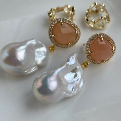 Premium snadstone earrings with pearls gold