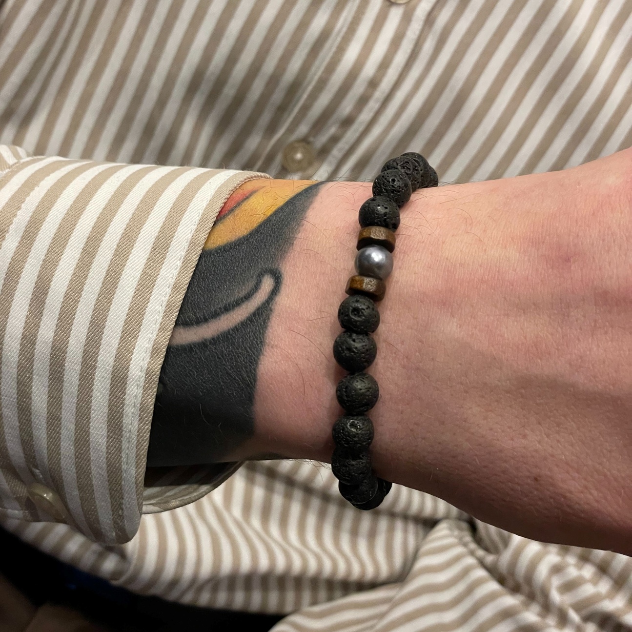 Men's 10.0mm Black Lava and Disc Bead with Skull and Crossbones Bracelet in  Stainless Steel and Gunmetal Grey IP - 8.5