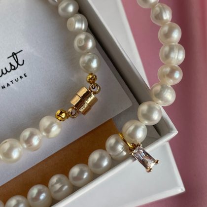 Luxury pearl choker with rectangle zircon charm