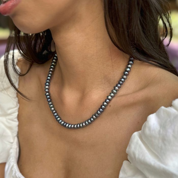 Delicate black pearl necklace