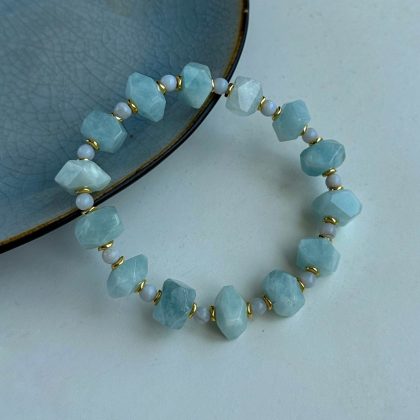 Faced Aquamarine bracelet with gold hematite