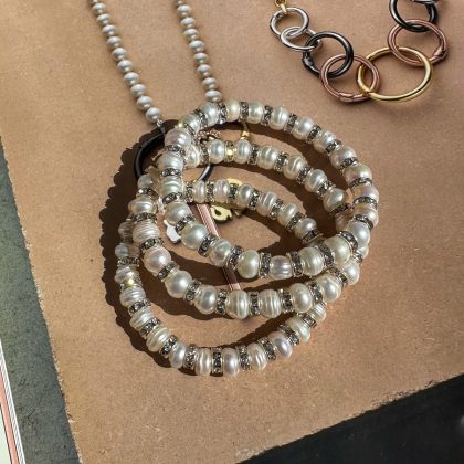 Luxury pearl bracelets with zircons